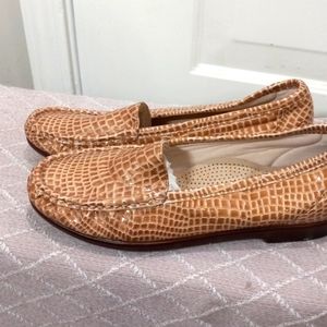 SAS Tan Crocodile Pattern Loafers